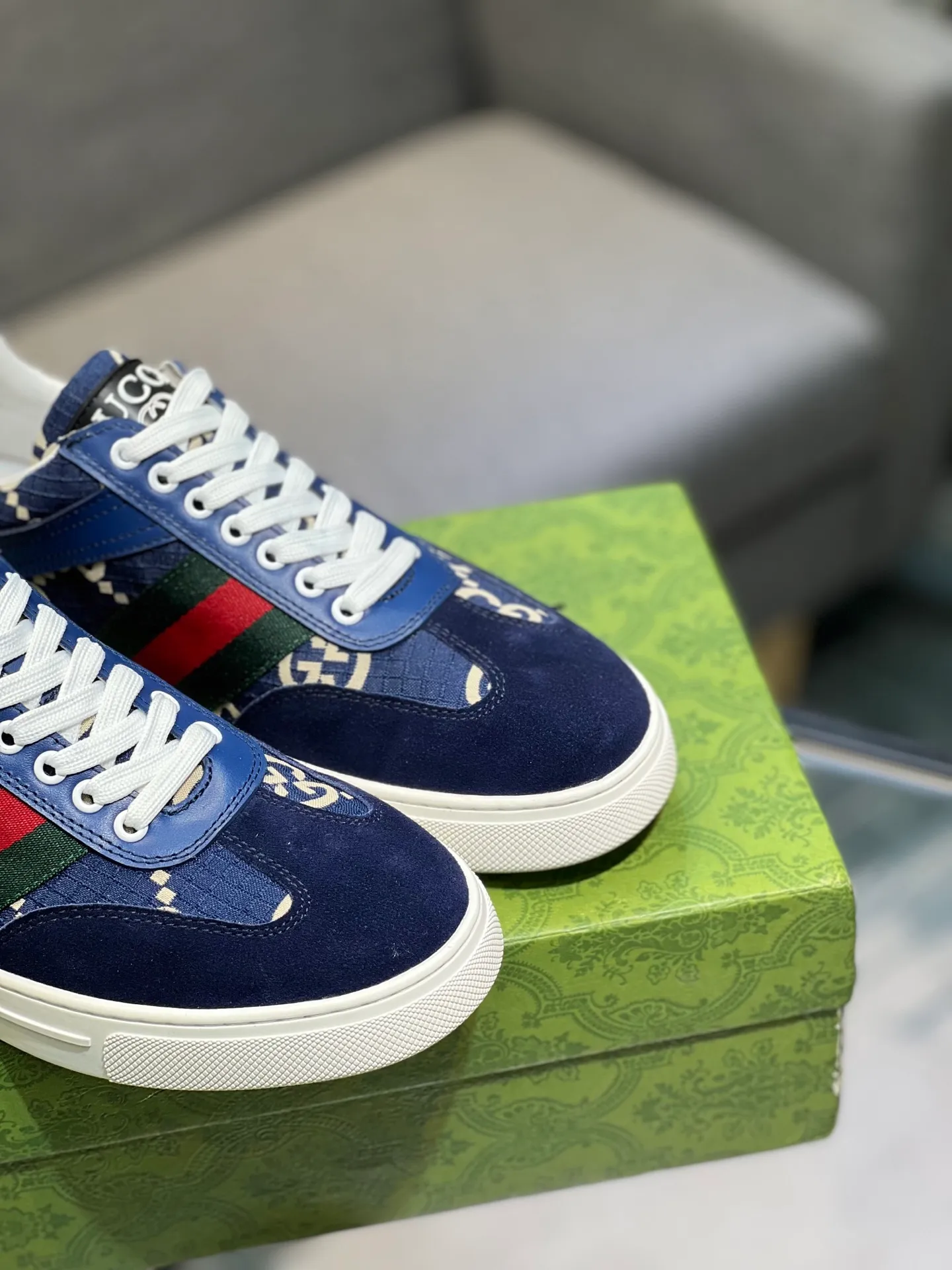 Men's Men's Shoes 💰440 Gucci Gucci's latest trendy shoes and casual shoes are popular in physical stores, new spring and summer comfortable imported custom original cowhide, unique jacquard fabric element design. With sheepskin lining, original bottom, 💪 details determine quality, you can enter and leave the counter at will, welcome to compare🇮🇹, code number 38-44 (45 customized)
